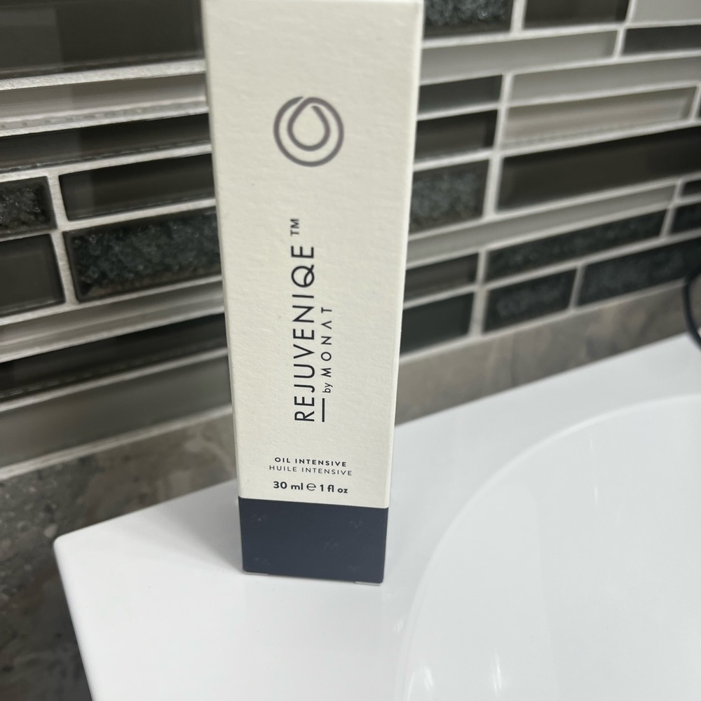 Rejuveniqe Oil Intensive by Monat